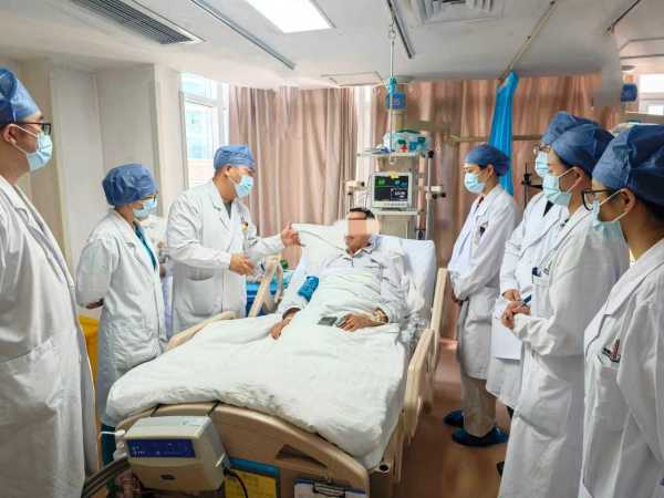男子驾车6小时突发肺栓塞,医生建议司机长时间驾车应定时停车活动