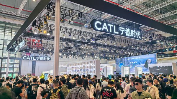日赚近1.8亿,“宁王”订单激增下扩产:受制于产能今年市占率下滑