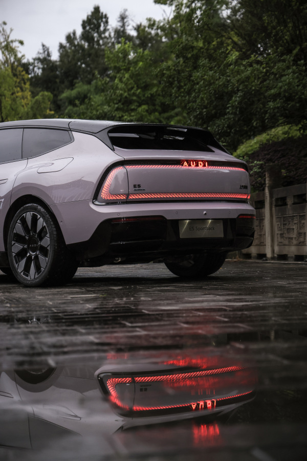 试驾奥迪E5 Sportback:第一台带quattro的智能电动车,一台颜值能打的驾驶者之车