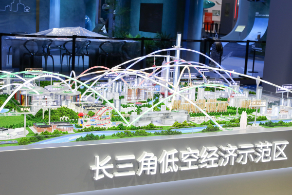 进博直击|进博会场整装待发,未来出行展区抢“鲜”看