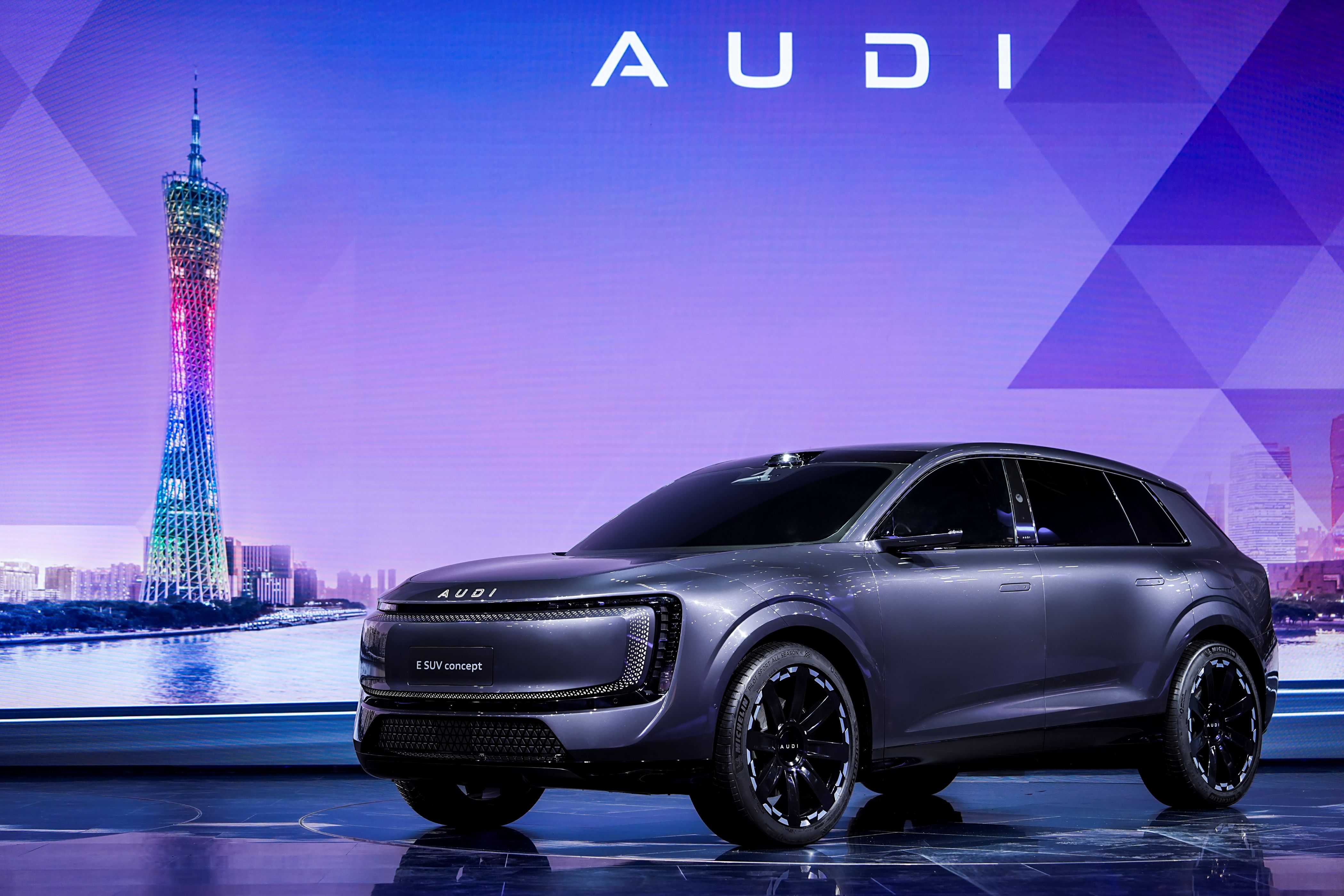 广州车展丨AUDI E SUV概念车全球首秀,上汽奥迪E5、A5双车领衔闪耀羊城
