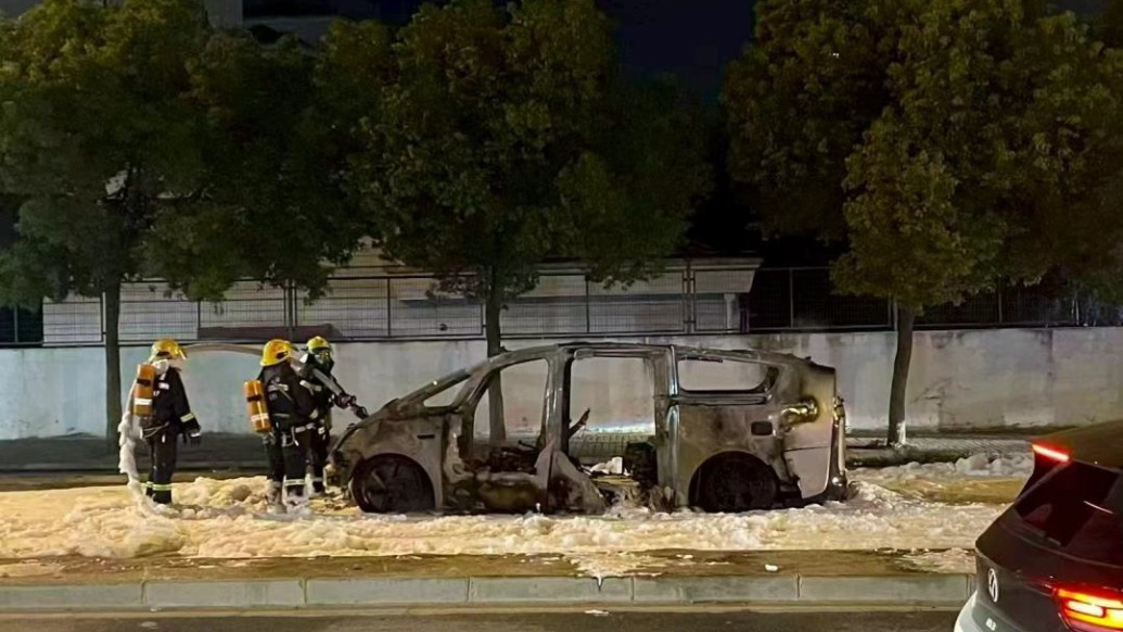 理想汽车回应MEGA起火事故:驾乘人员全部安全离车,积极配合消防部门调查