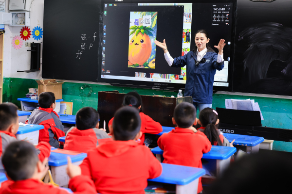 上汽大众携志愿者赴恩施希望小学,推动科学人文教育融合