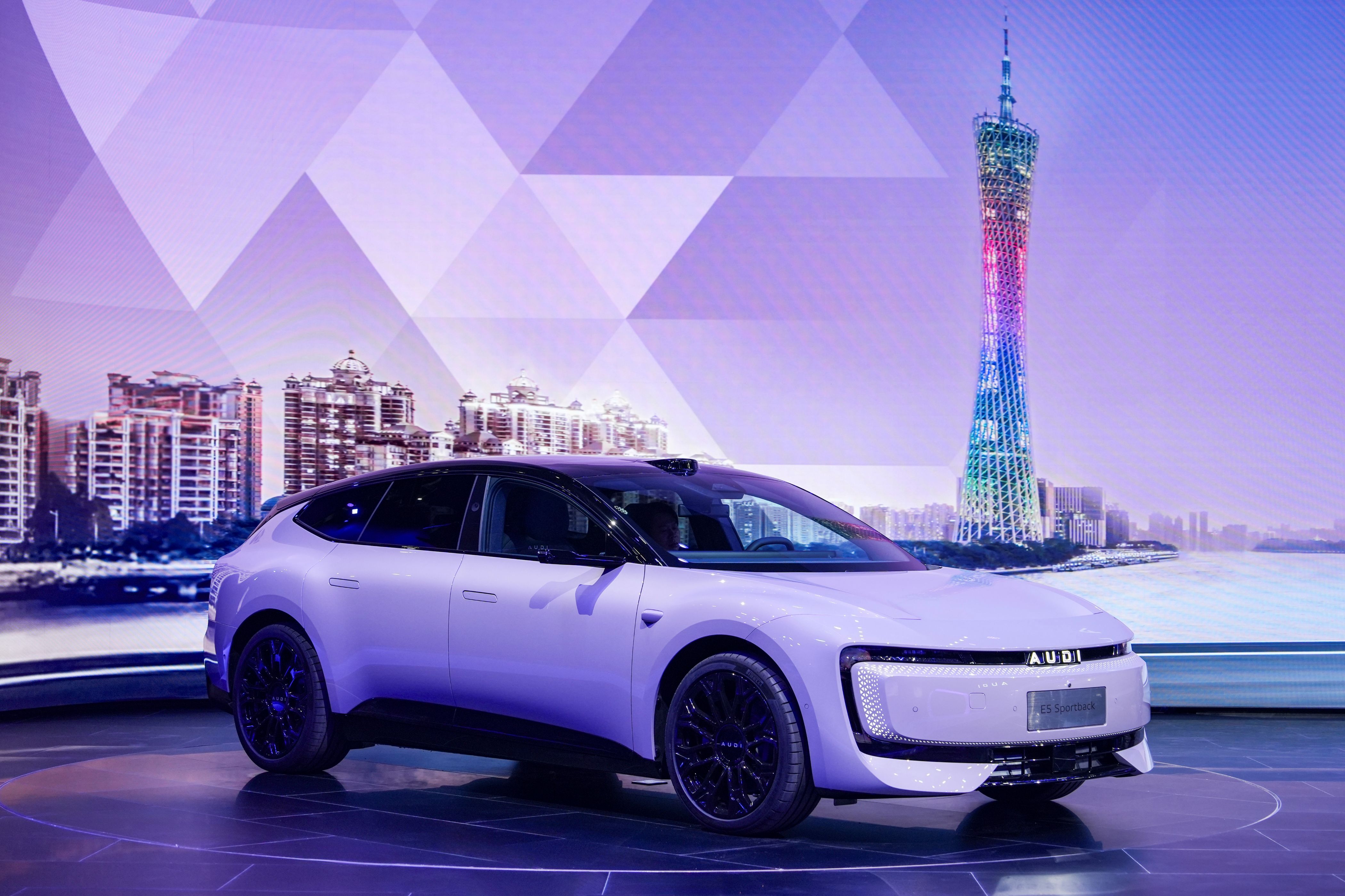 广州车展丨AUDI E SUV概念车全球首秀,上汽奥迪E5、A5双车领衔闪耀羊城
