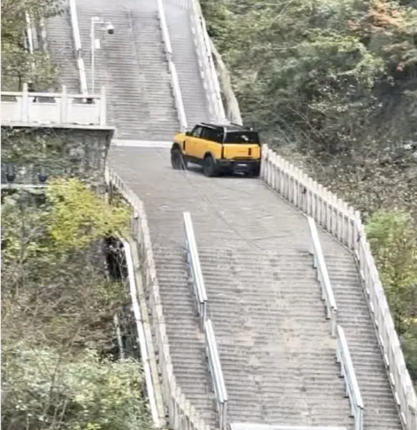 奇瑞汽车测试攀爬天门山天梯溜车撞坏护栏,公司发文致歉