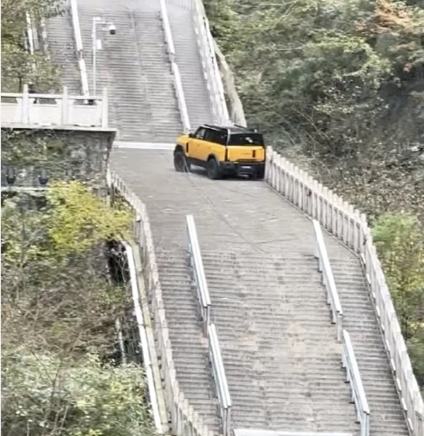 马上评|奇瑞测试“翻车”,汽车营销多一些诚实吧