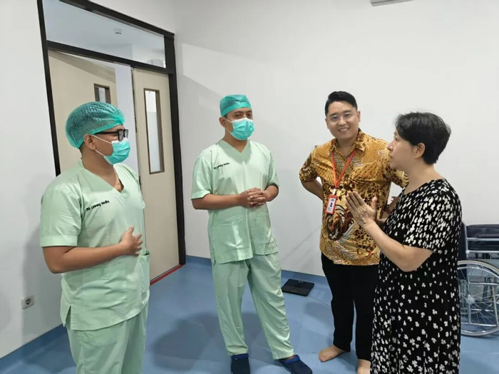 印度尼西亚一汽车发生严重交通事故，造成6名中国游客受伤