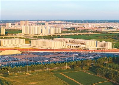 中国汽车在海外市场展现竞争力（锐财经）